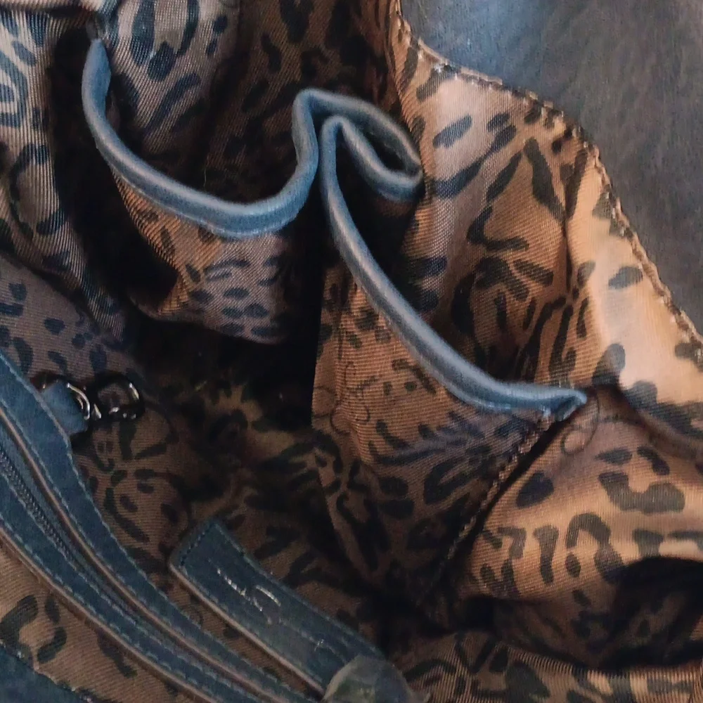 Jessica Simpson faux leather bucket hobo purse bag